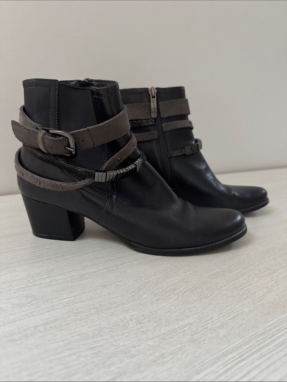 Regarde Le Ciel Classic Black Leather Ankle Boots with Straps VGUC Size 38